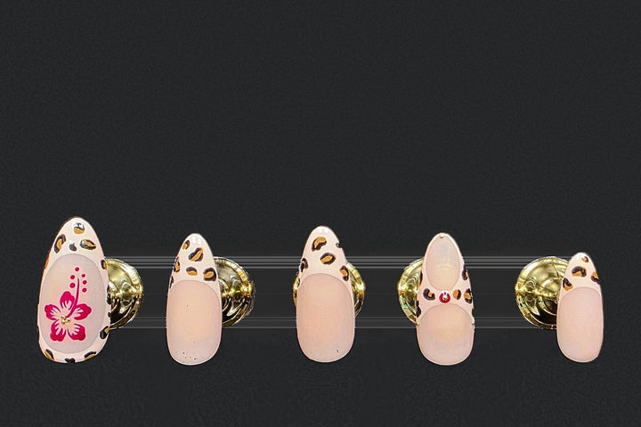 Press-on nails Léopard hibiscus, peints à la main – Alkemia Studio
