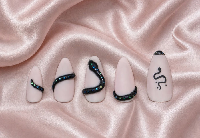 Press-on nails Serpent