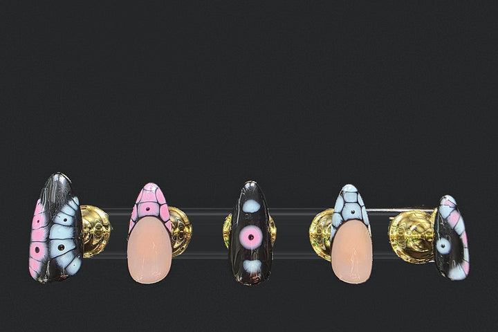 Press-on nails Noir, rose & bleu, peints à la main – Alkemia Studio