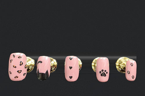 Press-on nails Chat rose, peints à la main – Alkemia Studio