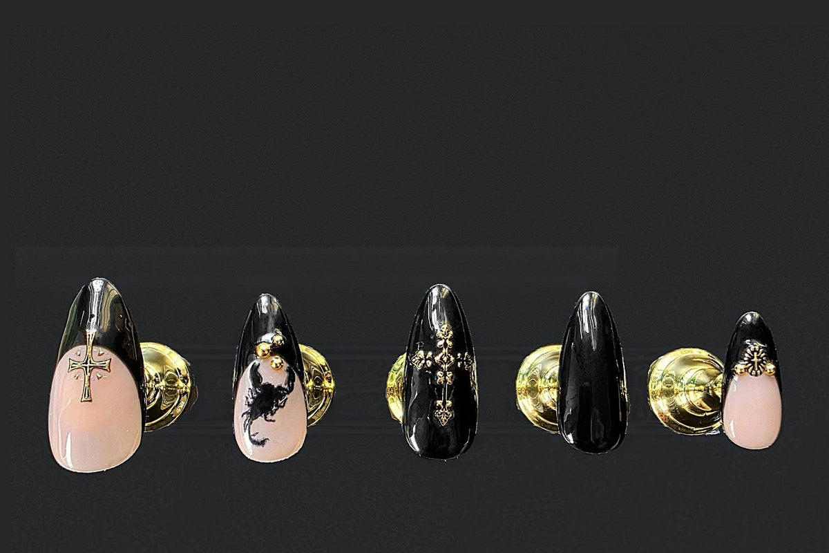 Press-on nails Gothique croix, peints à la main – Alkemia Studio