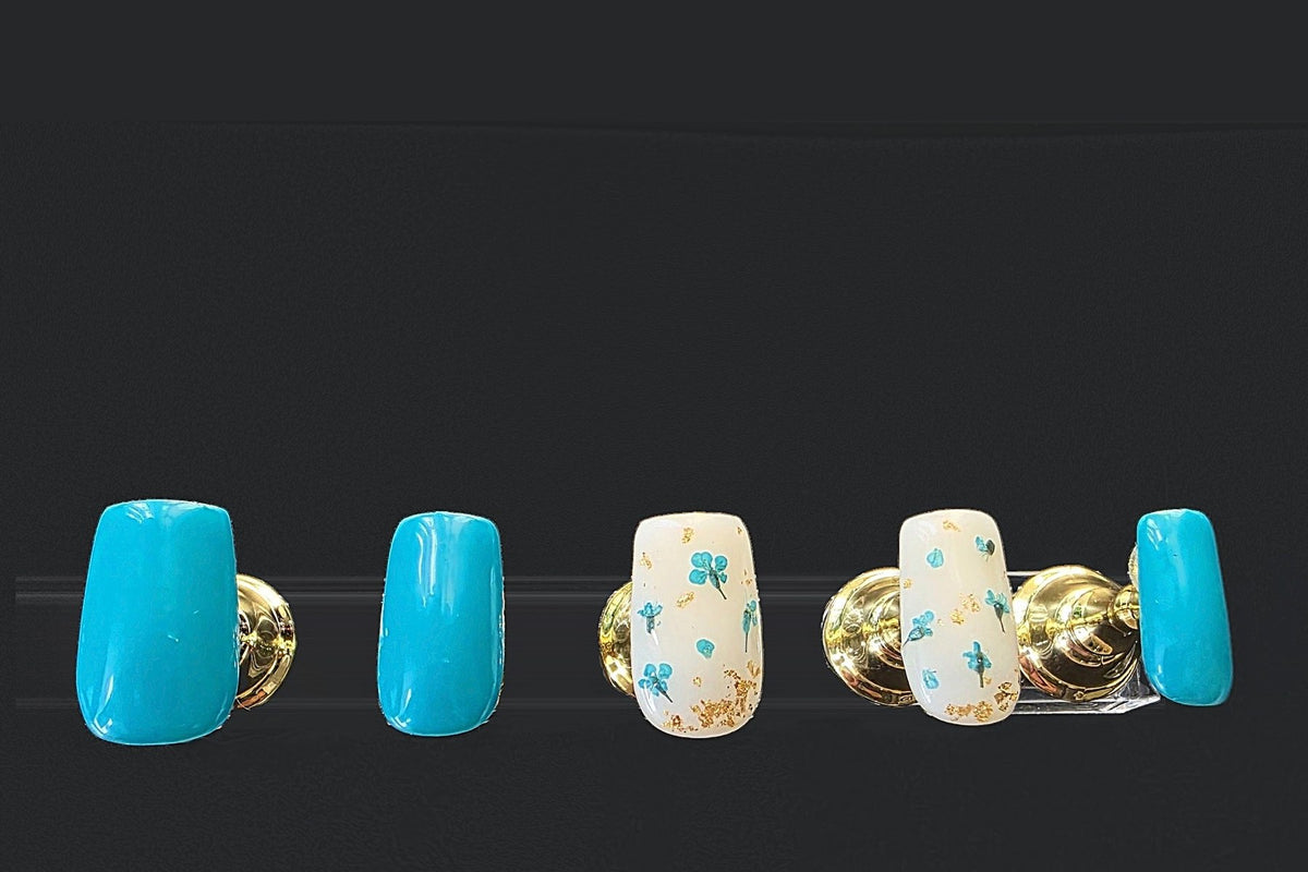Press-on nails Turquoise fleurs séchées, peints à la main – Alkemia Studio